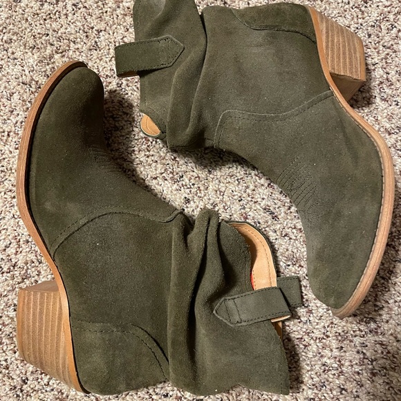 dingo Shoes - Olive green Dingo slouchy boots size 10